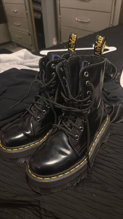 Dr airwair martens size 4