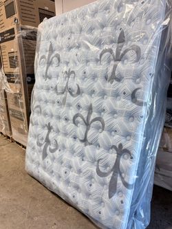 QUEEN MATTRESS STEARNS AND FOSTER ESTATE FIRM PILLOWTOP 