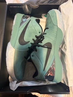 Nike Kobe Bryant 4 “ Girl Dad’s”