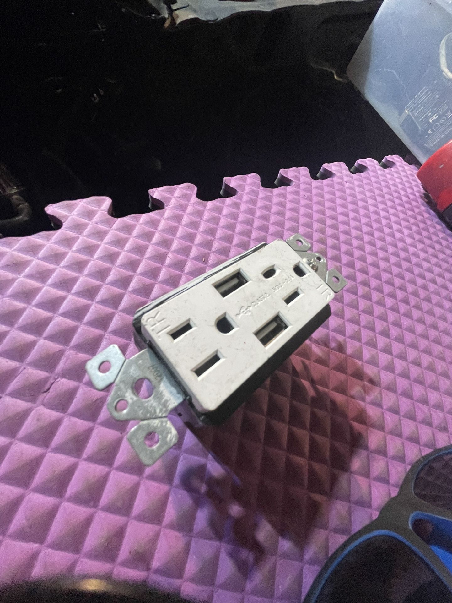 Outlet 2 Usb 