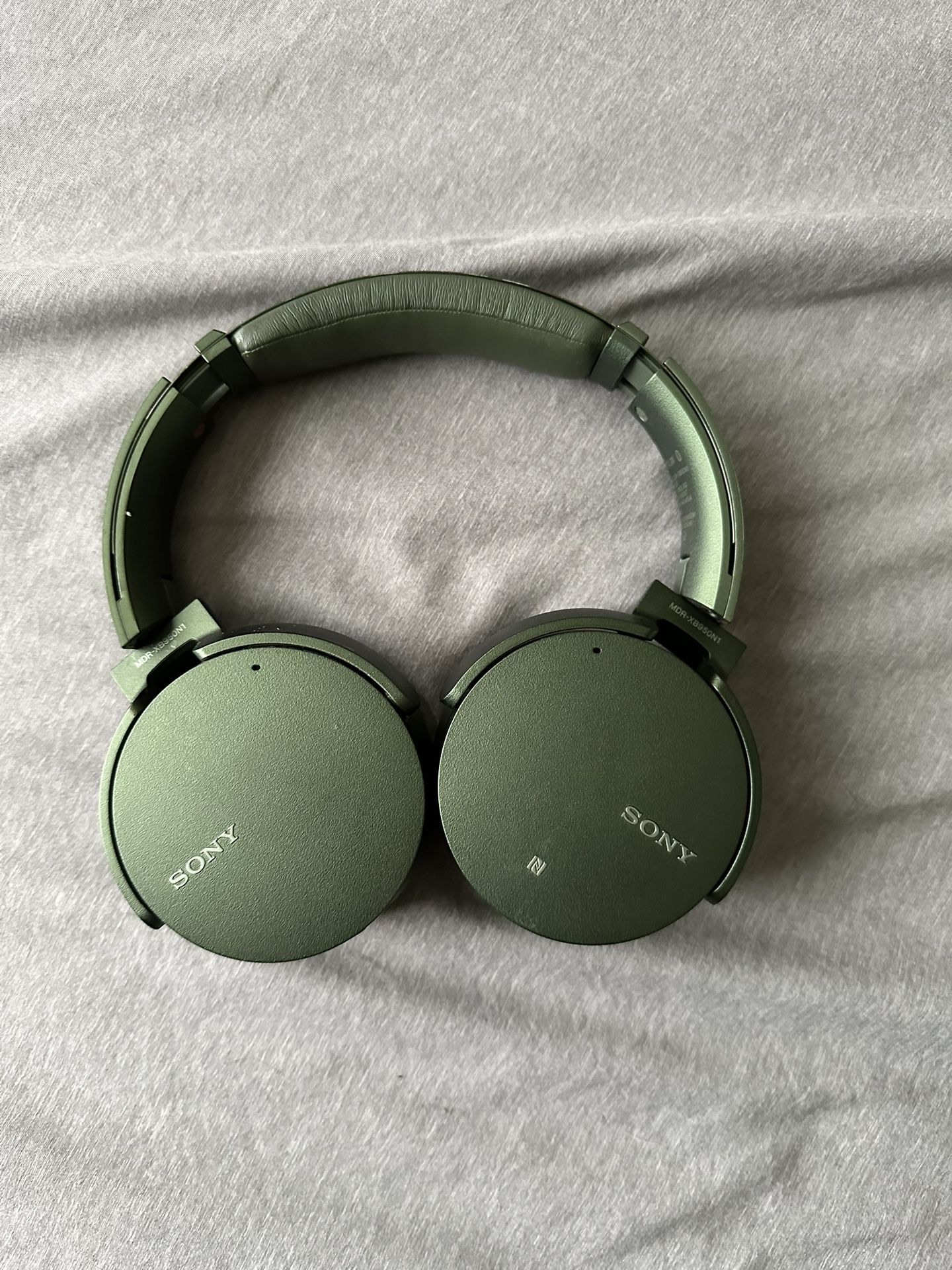 Sony MDR-XB950N1 Noise Canceling Headphones