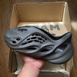 Yeezy Foam Runner Onyx 7M 10M 11M