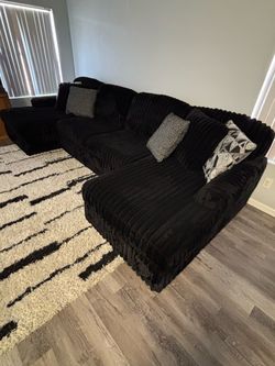 Signature Design by Ashley Midnight-Madness 3-Piece Sectional