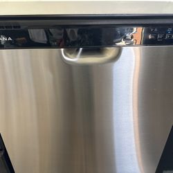 AMANA dishwasher By WHIRLPOOL 