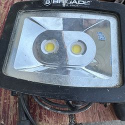 Luz Erramienta, Que Avienta Luz Sale Luz, No Sé Cómo Se Llama, Pero En Buenas Condiciones A Buen Precio