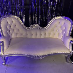 White Tufted Victorian Loveseat – Silver Trim Glam Couch (Luxury Event / Photo Sofa)