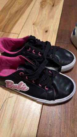 Tenis de niña size 5    $10 por los 3 pares buenas condiciones