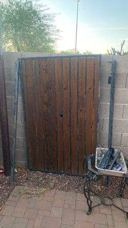 Side Gate