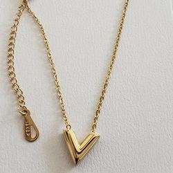 18kGP Letter V Pendant Necklace 50cm Long