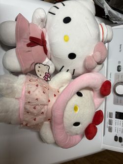 Two hello kitty’s
