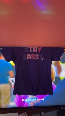 WOMEN’S SIZE LARGE HELLO KITTY “STAY SASSY” SHIRT ;; $10 IN 33312