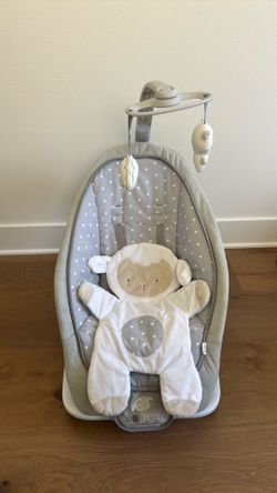 Ingenuity Cuddle Lamb rocking seat