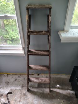 4 STEP LADDER 🪜