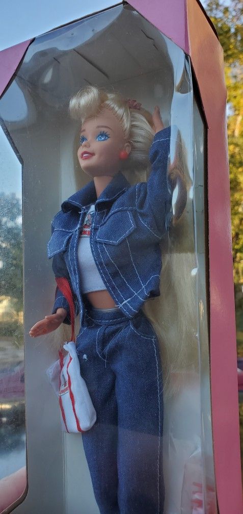 Barbie Chuck-e-cheese's 1995 Special Edition