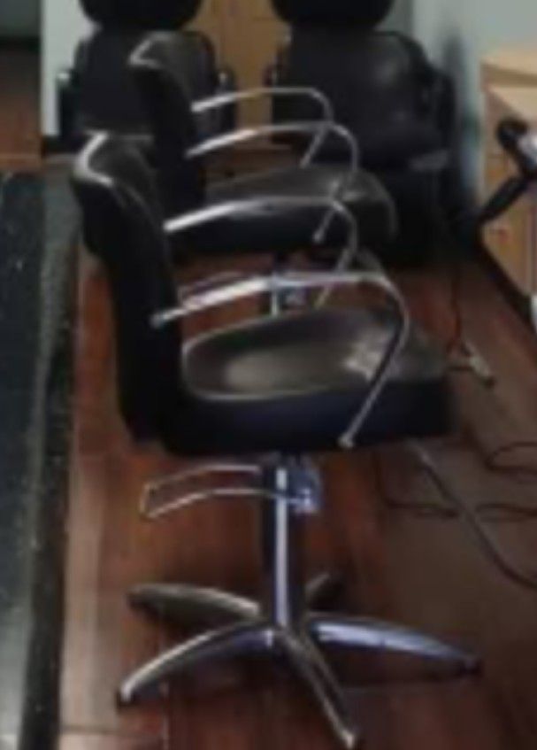 4 Salon Chairs Like New Couple Years Old