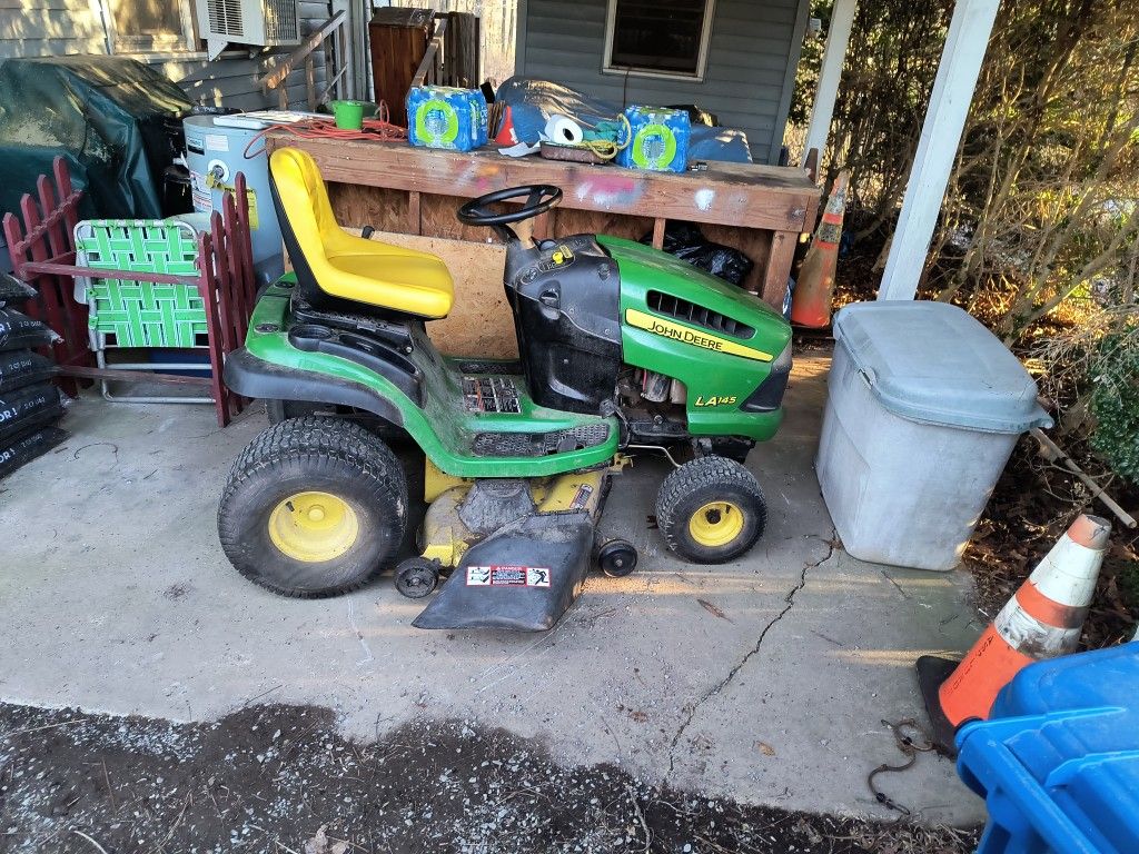 John Deere 48 inch, 22 HP & Bagger