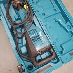 Makita HM1307CB jack Hammer (Its Missing The Handle) 