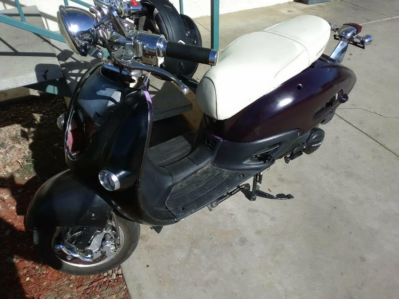 2017 Amstar MoPed only has 800 miles! Looks & Runs like A Champ 🏆 Only Asking $800 o.b.o