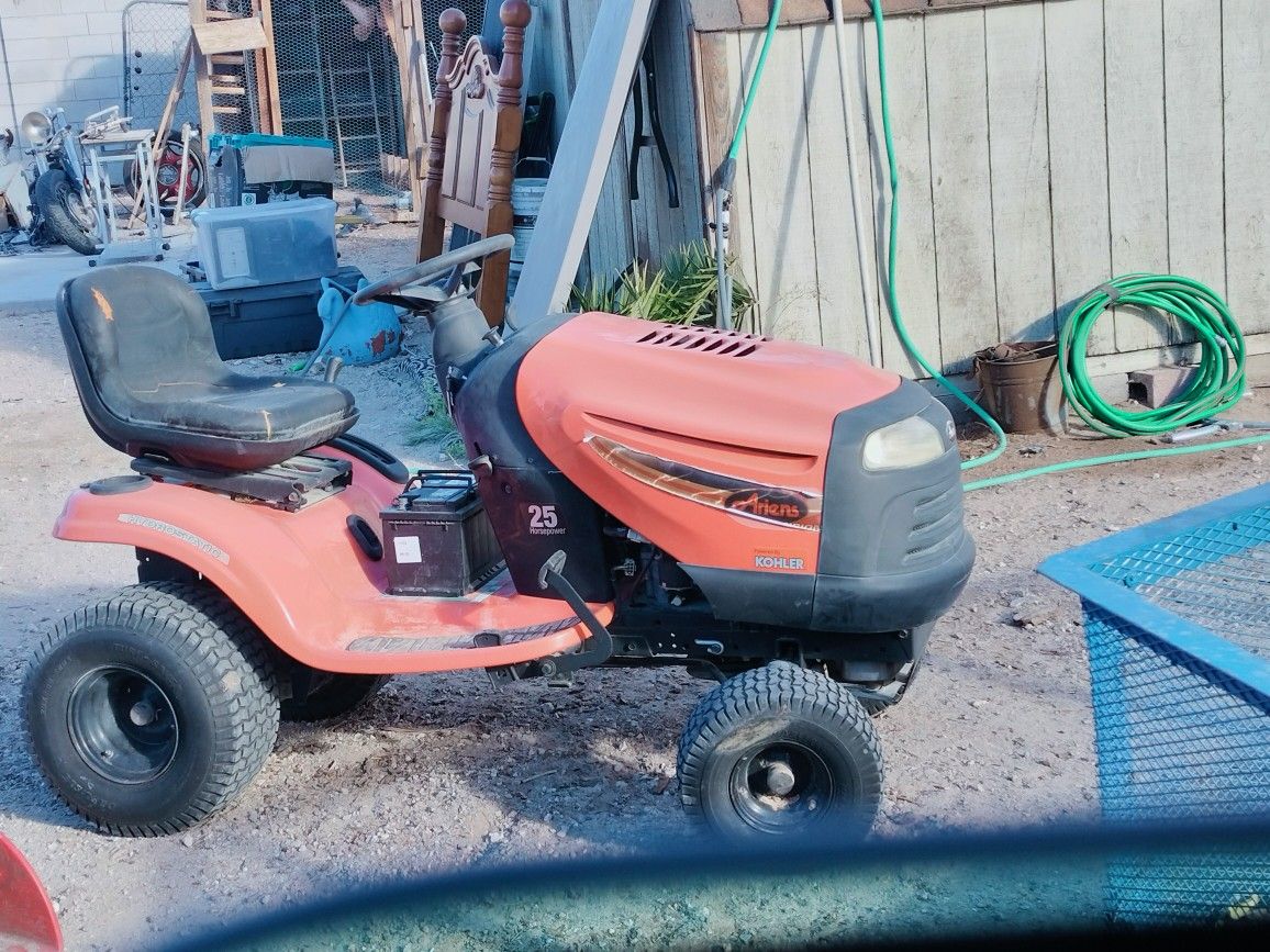 Riding Lawnmower 