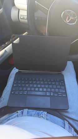 iPad magic key board 11inch