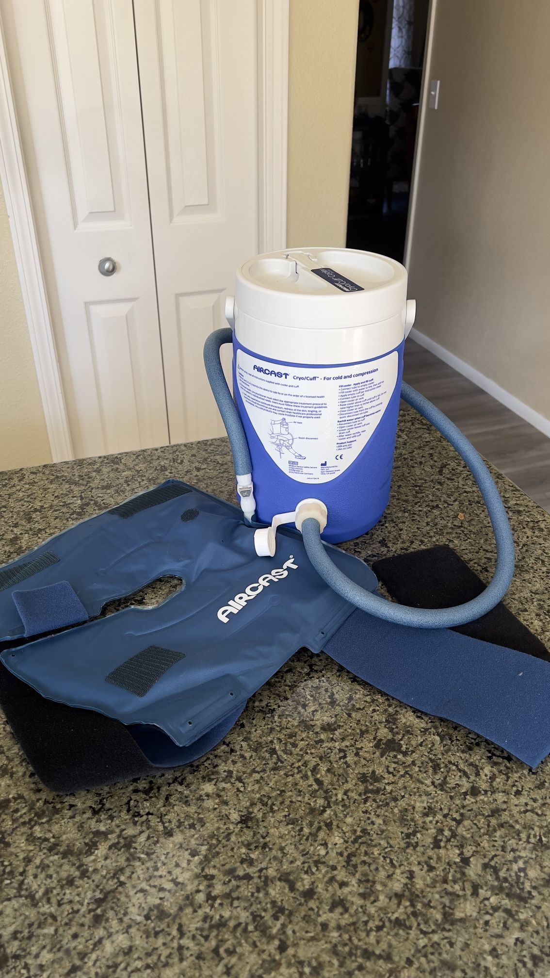 Aircast cryo/cuff cooler and knee pad