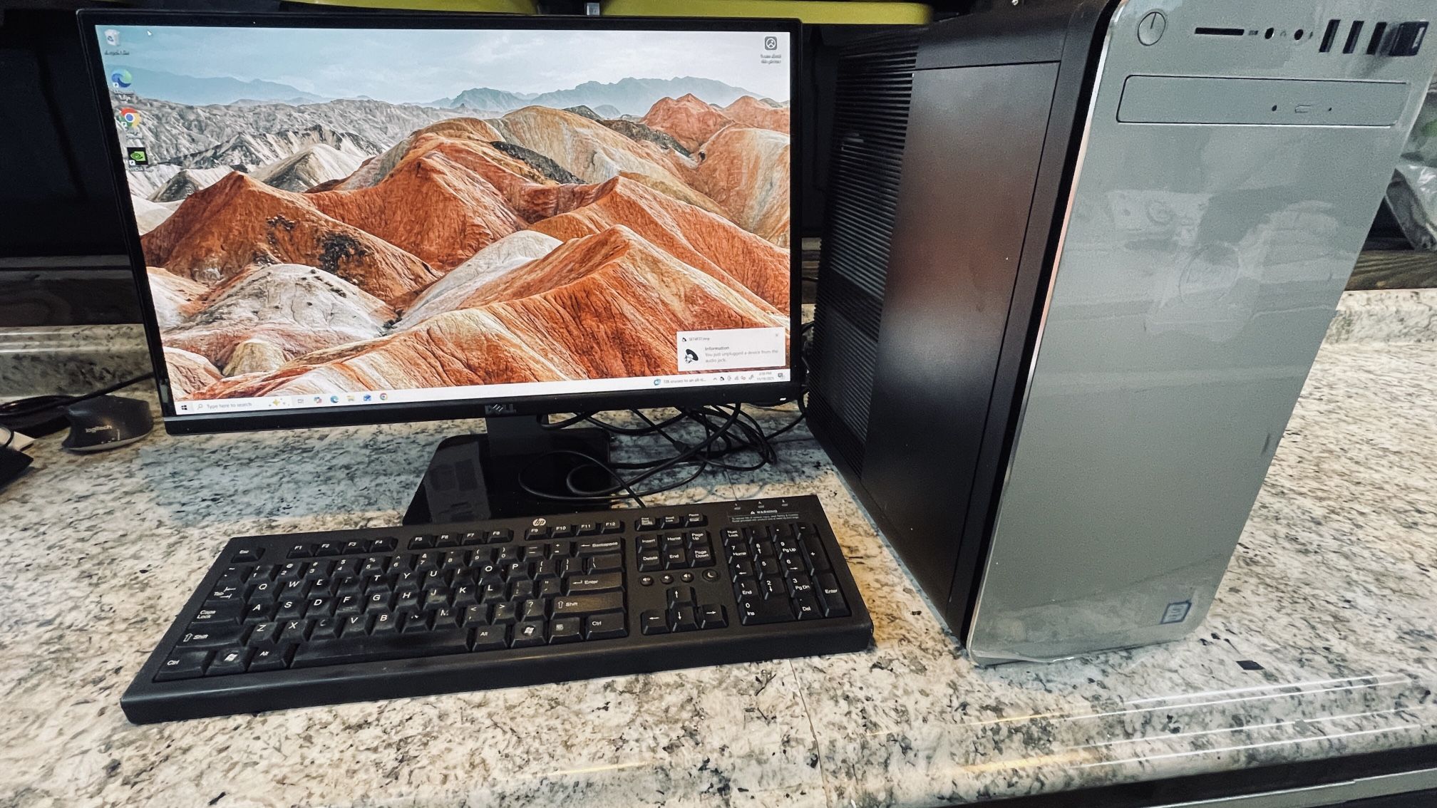 Dell XPS 8910 PC w/22" monitor