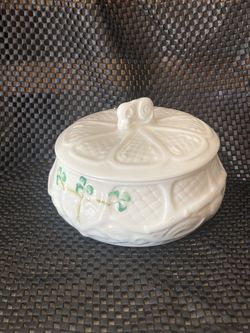 Belleek Shamrock Dalriada Trinket Box