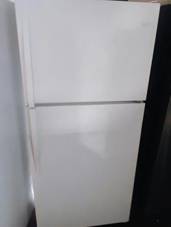 White Top Freezer Refrigerator Energy Efficient