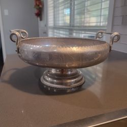 Vintage Hammered Aluminum Centerpiece Pedestal Nut Bowl Strawberry Flowers 9"x10.75"