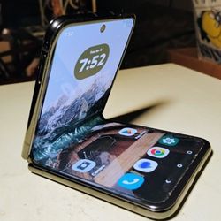 Motorola Razr+ 2023 5g (Unlocked) Brand New