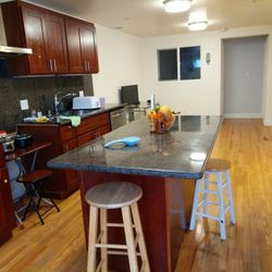 2 Bedroom and 1 Bath Beautiful and Clean Safe Neighbor 