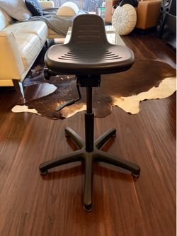 [Like-New] Black Ergonomic Adjustable Studio Stool