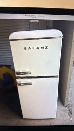Retro Galanz Mini Fridge w/ Freezer – White – Works Great