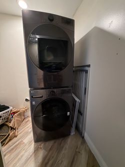 LG ThinQ 7.4 cu. ft. and 4.5 cu. Ft. Smart Front Load Washer and Dryer w Sensor Dry Steam Technology (RETAIL $2600)