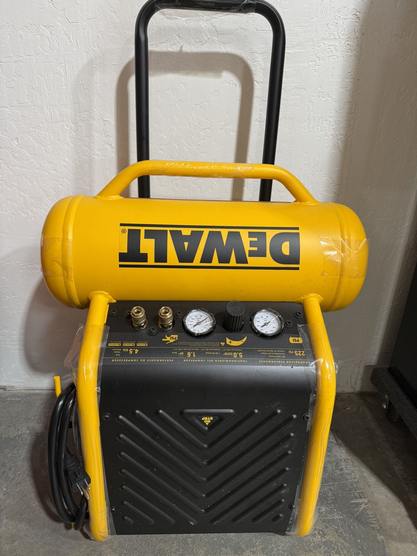 DEWALT 4.5 Gal. Portable Electric Air Compressor