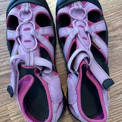 ladies Pink KEEN Newport Sandals Size 6
