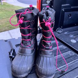 Snow boots Size 4 Big Kids 