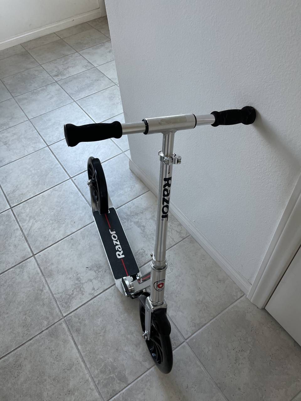 Authentic Razor A6 kickback Scooter (large wheels)