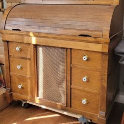 GUILD “New Englander” AM/FM Record player roll top desk