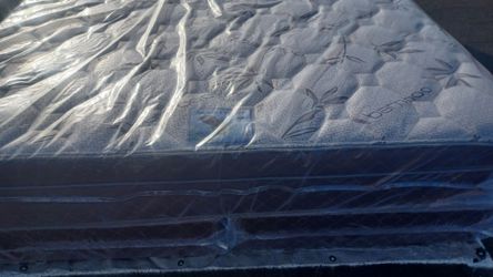 Brand New King Size Pilllowtop Mattress and box Spring free delivery The delivery is free for 20  minutes