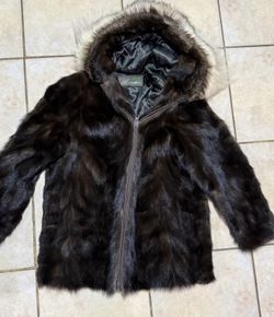 Luxurious Fur Coat Alaska Genuine