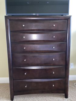 Dark Brown Wood Dresser And Nightstand Set