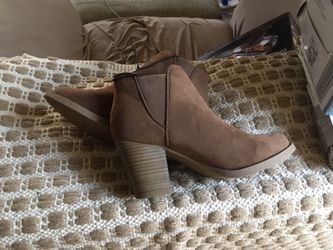 Size 7 women boots