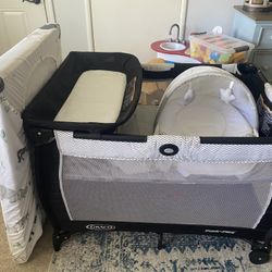 Graco Pack 'n Play Care Suite Playard, Mattress and 2 Sheets. Grandmas House Special!! Hardly Used!