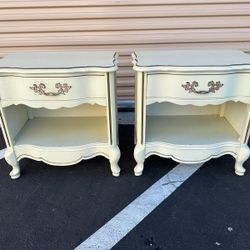 Nightstand pair / par de buros 