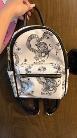 🎒 Mochila pequeña negra y blanca de niña o de mujer