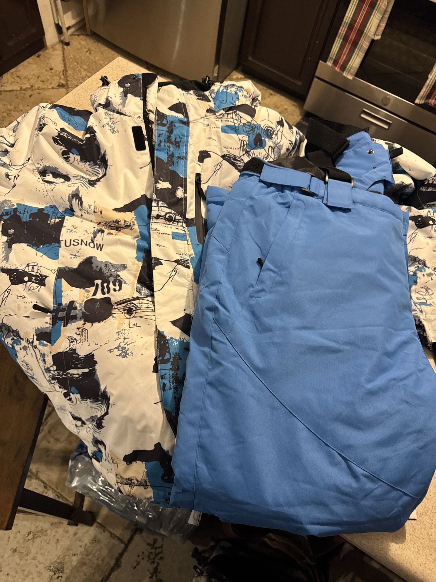 Snow Jacket & Overols New With Tags XL 70$$$ Brand New