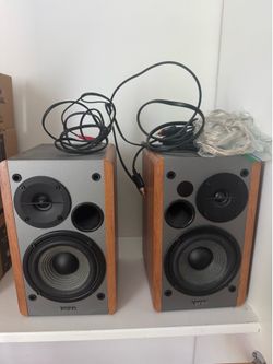Edifier R1280 bookshelf speakers