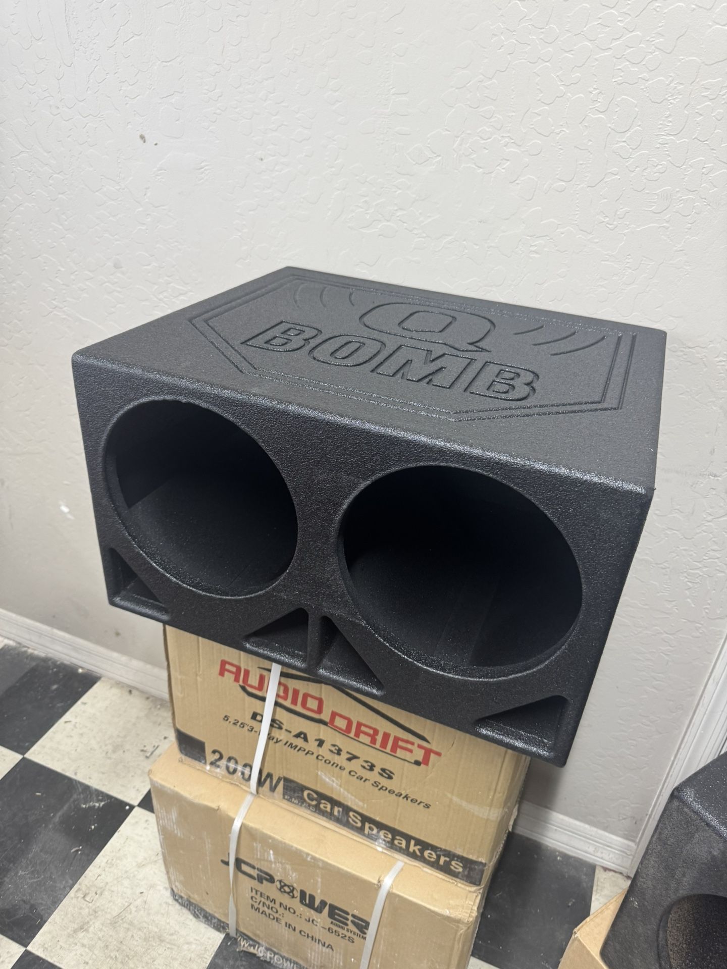 Q Bomb Car Audio 10 Inch Turbo Port Subwoofer Box New