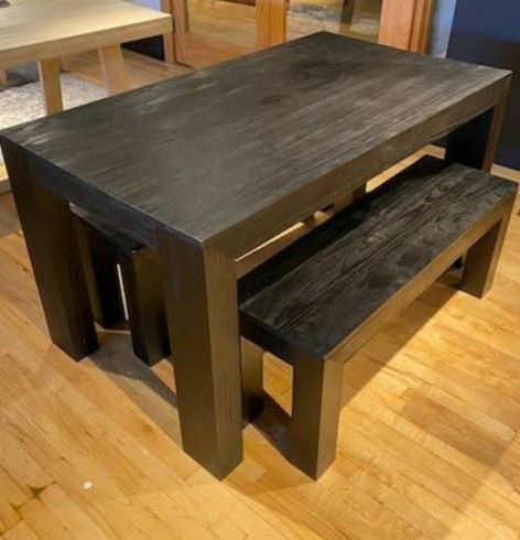 BEAUTIFUL MARKET SAMPLES KITCHEN TABLE WITH BENCHES 